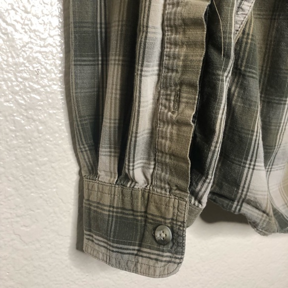 Columbia Long Sleeve Button Down Shirt Size XL - Picture 5 of 8